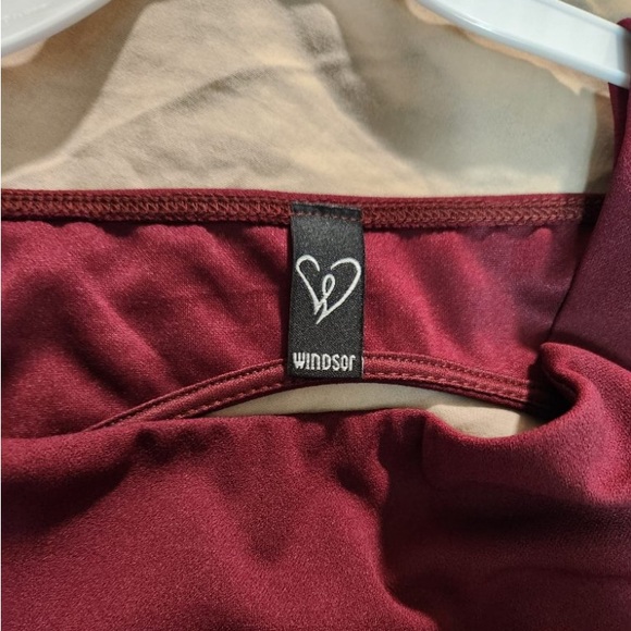 Women’s Burgundy Windsor Dress - Picture 6 of 8